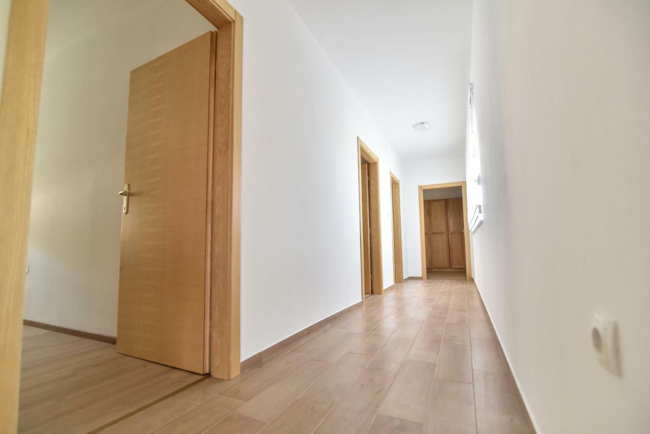 Villa Village Idylle With Heated Pool, Sauna, Jacuzzy And Private Parking Sukosan Exterior photo