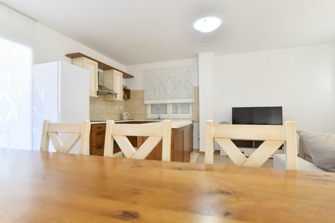 Villa Village Idylle With Heated Pool, Sauna, Jacuzzy And Private Parking Sukosan Exterior photo