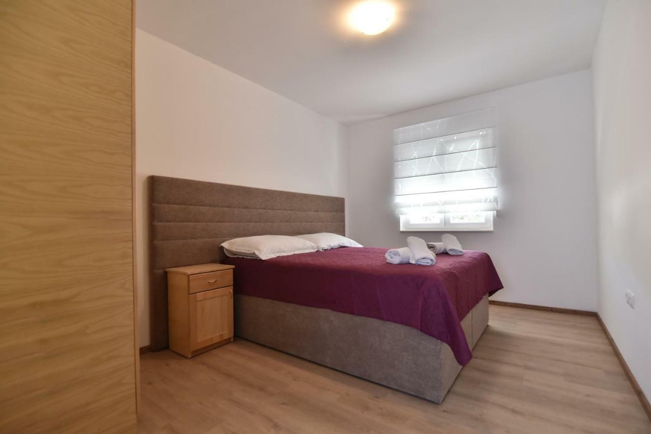 Villa Village Idylle With Heated Pool, Sauna, Jacuzzy And Private Parking Sukosan Exterior photo