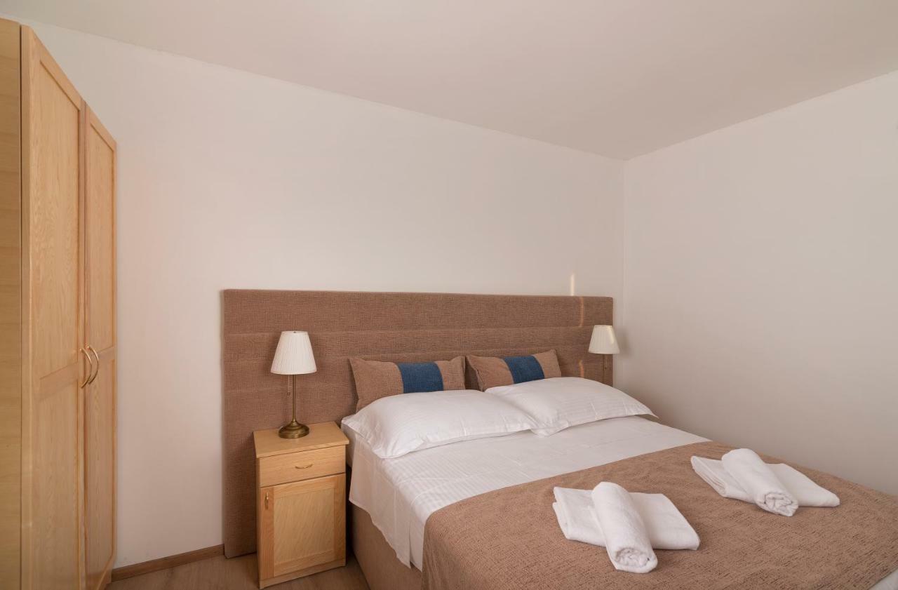 Villa Village Idylle With Heated Pool, Sauna, Jacuzzy And Private Parking Sukosan Exterior photo